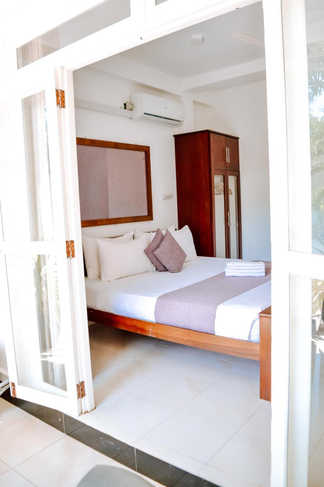 The Bamboo Tree Transit Hotel Katunayaka Ngoại thất bức ảnh