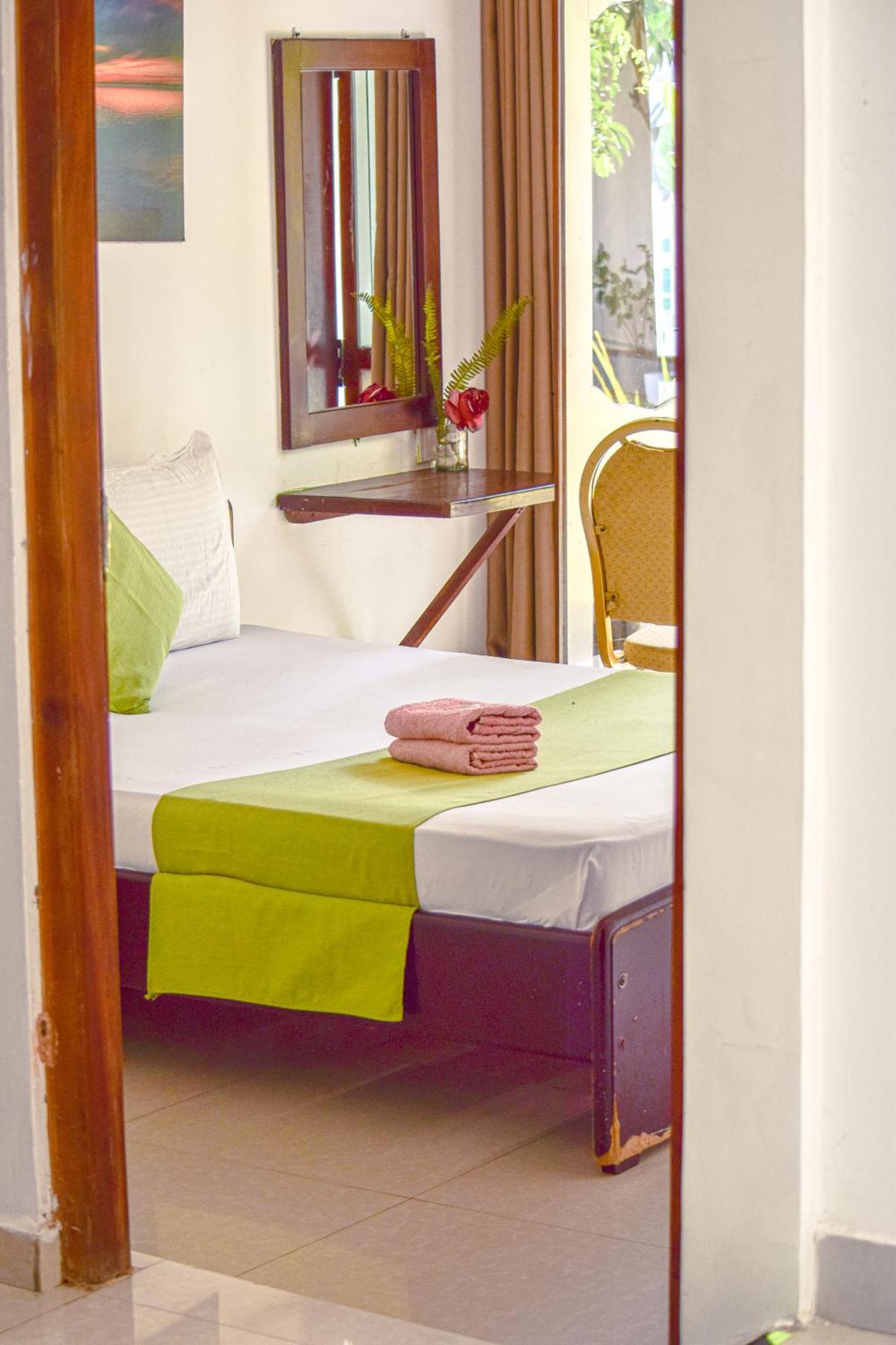 The Bamboo Tree Transit Hotel Katunayaka Ngoại thất bức ảnh